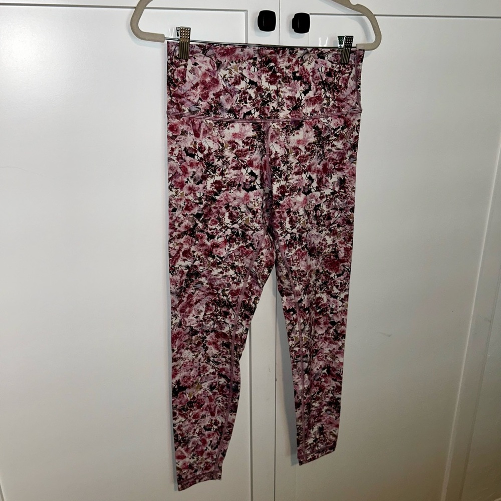 LULULEMON Floral Patterned Leggings